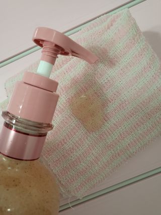 벨먼 내추럴스파 수분광채 스크럽 바디워시 600ml 5종 — 5점을 준 리뷰어가 2022년 5월 올린 사용 사진