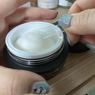 오투에니원 갈락토미세스 비타민 C 프리미엄 블랙스완 크림 50g — 5점을 준 리뷰어가 2022년 12월 올린 사용 사진