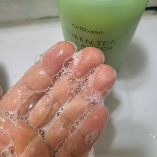 프리마인 메이크업과 들뜨는 각질까지 한방에 깐달걀로! 순하기까지한 셀베이스 그린티클렌저(200ml) — 5점을 준 리뷰어가 2023년 1월 올린 사용 사진