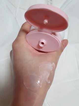 위시스 프리미엄 글루타치온  화이트닝 바디로션 — 5점을 준 리뷰어가 2022년 12월 올린 사용 사진