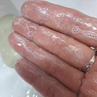 제이제이바이오 허브마사지바 올인원 알약비누 — 5점을 준 리뷰어가 2022년 3월 올린 사용 사진