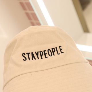 [스테이피플] STAYPEOPLE BUCKET HAT (IVORY) — 4점을 준 리뷰어가 2022년 9월 올린 사용 사진