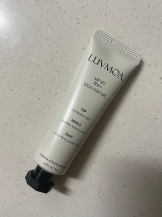 러브모아 향수 고체향수 승무원 고체향수 바르는 향수 니치향수 도손 우드세이지 앤 씨솔트 — 5점을 준 리뷰어가 2023년 1월 올린 사용 사진