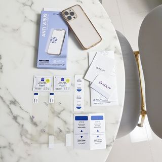 아클리브 Premium 항균 항바이러스 액정 보호필름(iPhone) — 5점을 준 리뷰어가 2022년 10월 올린 사용 사진