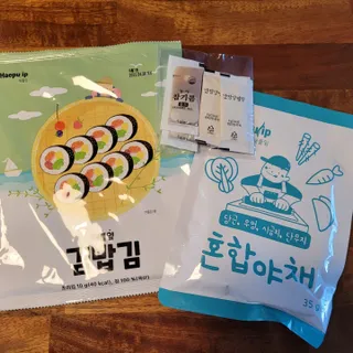 해풀잎 누구나 김밥*1ea [(혼합야채 35g *1ea,  김밥김 (5g, 5ea),  양념간장 (6g, 5ea), 참기름(5g, 2ea)] — 4점을 준 리뷰어가 2022년 7월 올린 사용 사진