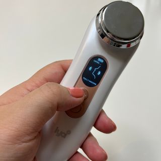 올인원 피부관리 이야 갈바닉 마사지기 — 3점을 준 리뷰어가 2023년 3월 올린 사용 사진