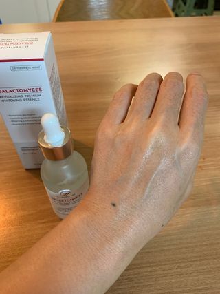 오투에니원 갈락토미세스 리바이탈라이징 프리미엄 화이트닝 에센스 50ml — 4.5점을 준 리뷰어가 2022년 12월 올린 사용 사진
