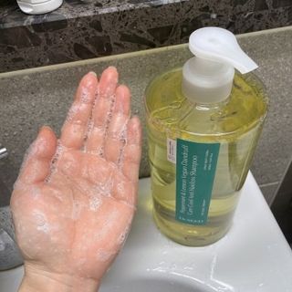 닥터시드 페퍼민트 앤 레몬 비건 비듬케어 쿨 탈모 샴푸 (1000ml) — 4.5점을 준 리뷰어가 2024년 2월 올린 사용 사진