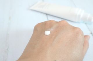 [스킨1004] 마다가스카르 센텔라 히알루-시카 워터핏 선세럼 50ml — 5점을 준 리뷰어가 2024년 5월 올린 사용 사진