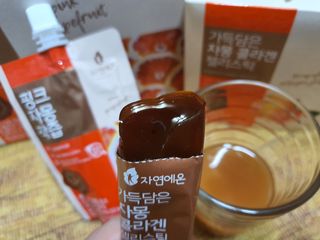 자연에온 핑크 자몽 착즙 100mL 10개입 1BOX +가 득담은 자몽 콜라겐 젤리스틱 1BOX — 4점을 준 리뷰어가 2021년 6월 올린 사용 사진