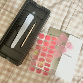 데싱디바 글레이즈 젤네일 별빛유리네일 6종_랜덤발송 — 5점을 준 리뷰어가 2021년 8월 올린 사용 사진