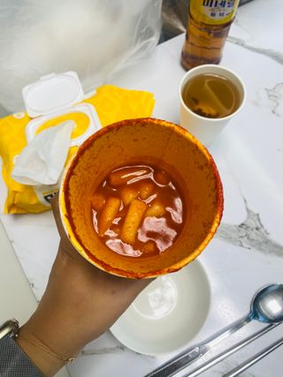 유비쿡 컵떡볶이 매운컵떡볶이2개/ 짜장컵떡볶이 2개  총 4개세트 — 4점을 준 리뷰어가 2021년 6월 올린 사용 사진