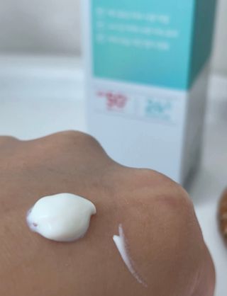 리더스코스메틱 리더스 카밍 바이오틱스 선 에센스 SPF 50+ PA++++ — 5점을 준 리뷰어가 2022년 7월 올린 사용 사진