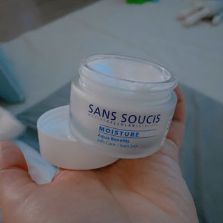 산수시 아쿠아 베네핏 24h 수부지 물광 속건조 수분크림 50ml — 5점을 준 리뷰어가 2021년 6월 올린 사용 사진