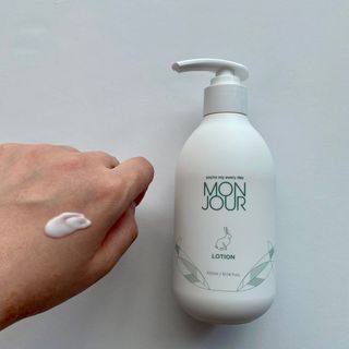 토박스코리아 몽쥬르 유아 로션 300ml — 5점을 준 리뷰어가 2021년 4월 올린 사용 사진