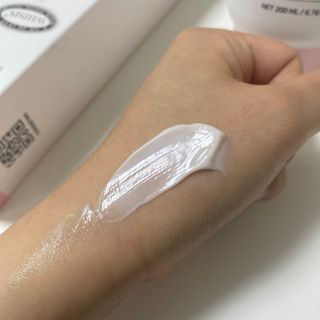 위시스 프리미엄 글루타치온  화이트닝 바디로션 — 3.5점을 준 리뷰어가 2022년 12월 올린 사용 사진