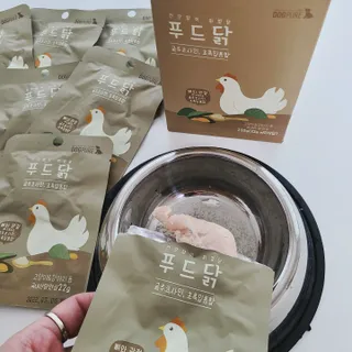 도그퓨어 푸드닭 강아지 닭고기 통살 애견간식 오리지널/차전자피/초록입홍합 — 5점을 준 리뷰어가 2021년 11월 올린 사용 사진