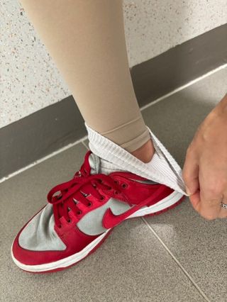 시그바리스 다이나벤 의료용 압박 스타킹 [종아리형] 여름철 다리 붓기 관리 하지정맥류 예방 — 5점을 준 리뷰어가 2024년 8월 올린 사용 사진