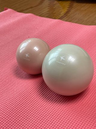 트라택 쿠셔닝 웨이트볼 0.5kg + 1kg SET — 5점을 준 리뷰어가 2022년 4월 올린 사용 사진