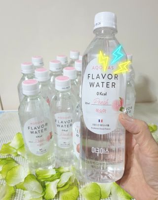 아쿠아스 플레이버워터 ★[아쿠아스] 제로칼로리 플레이버워터 복숭아/청포도 1BOX 20개입 — 5점을 준 리뷰어가 2021년 4월 올린 사용 사진