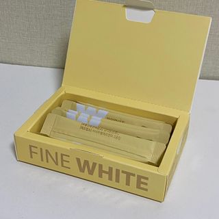 디오르 파인화이트 — 2.5점을 준 리뷰어가 2022년 1월 올린 사용 사진