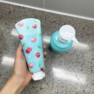 [후르디아] 과즙 뿜뿜_체리 바디워시+바디에센스 세트 — 5점을 준 리뷰어가 2021년 1월 올린 사용 사진