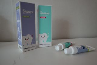 닥터데디스 안심저불소 키즈치약 (라즈베리, 청포도향 중 택 1) 60g +  여행용 미니 치약 15g — 5점을 준 리뷰어가 2022년 8월 올린 사용 사진