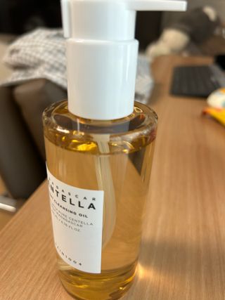 스킨1004 [SKIN1004] 마다가스카르 센텔라 라이트 클렌징 오일 200ml — 5점을 준 리뷰어가 2024년 8월 올린 사용 사진