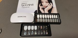 데싱디바 글레이즈 젤네일 포일 이펙트 네일_4종 중 택 1 — 5점을 준 리뷰어가 2021년 9월 올린 사용 사진