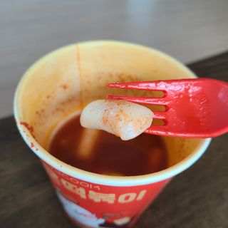 유비쿡 컵떡볶이 매운컵떡볶이2개/ 짜장컵떡볶이 2개  총 4개세트 — 5점을 준 리뷰어가 2021년 5월 올린 사용 사진