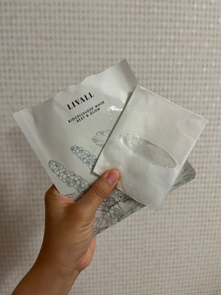 리브얼 | LIVALL 바이오셀룰로오스 마스크 레스트 앤 글로우 33ml  x 3개입 — 5점을 준 리뷰어가 2022년 7월 올린 사용 사진