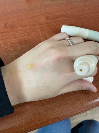 [후르디아] 올리브영 착한보습 비건 립버터 2종 — 5점을 준 리뷰어가 2022년 11월 올린 사용 사진