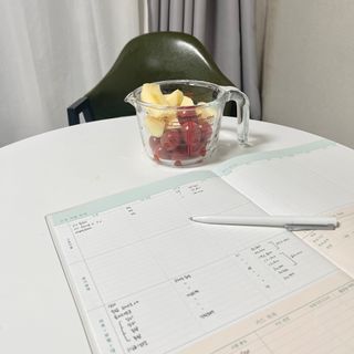 리훈 쉬운 오늘쓰임 먼슬리 가계부 + 다정한마테 칼라바코드 1개 — 5점을 준 리뷰어가 2022년 5월 올린 사용 사진