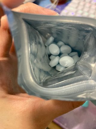 입 냄새 완화에 도움을 주는 에티켓 캔디 앳캔디 스트롱민트 — 5점을 준 리뷰어가 2021년 2월 올린 사용 사진