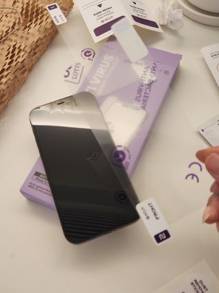 아클리브 Premium 항균 항바이러스 액정 보호필름(iPhone) — 5점을 준 리뷰어가 2022년 10월 올린 사용 사진