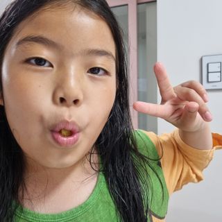 작심연구소 구취제거+충치예방+치아화이트닝 마법의 캔디 덴티팝3종(맛 랜덤 발송) — 5점을 준 리뷰어가 2022년 6월 올린 사용 사진