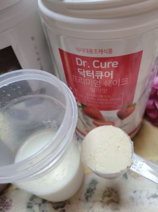 뉴트리션팩토리 닥터큐어 프리미엄쉐이크 다이어트쉐이크 — 5점을 준 리뷰어가 2021년 8월 올린 사용 사진
