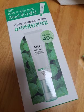 [AHC] 세이프온 에센스 선크림 올리브영 스페셜 증정 기획세트 — 5점을 준 리뷰어가 2022년 6월 올린 사용 사진