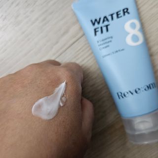 나우 [리브엠]피부 속부터 겹겹이, 촘촘하게! 워터핏8중 수분착붙 크림 — 5점을 준 리뷰어가 2024년 12월 올린 사용 사진