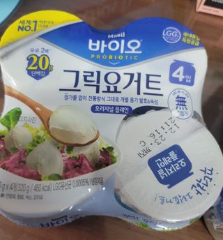 매일바이오 그릭요거트 오리지널 플레인 4개, 로스터리 커피믹스 4개 — 5점을 준 리뷰어가 2021년 12월 올린 사용 사진