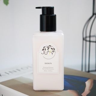줄라이 모닝 _ JULY MORNING 줄라이모닝 하이드레이팅 퍼퓸드 바디앤핸드 에멀젼 — 5점을 준 리뷰어가 2021년 12월 올린 사용 사진