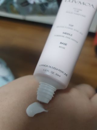 러브모아 향수 고체향수 승무원 고체향수 바르는 향수 니치향수 도손 우드세이지 앤 씨솔트 — 5점을 준 리뷰어가 2023년 1월 올린 사용 사진