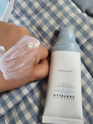 [스킨1004] 마다가스카르 센텔라 히알루-시카 워터핏 선세럼 50ml — 5점을 준 리뷰어가 2024년 5월 올린 사용 사진
