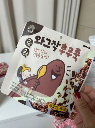 스낵스 와그작후루룩 3종_카카오2봉+아몬드2봉+딸기2봉 (총 6봉) — 5점을 준 리뷰어가 2024년 2월 올린 사용 사진