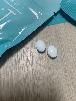 입 냄새 완화에 도움을 주는 에티켓 캔디 앳캔디 스트롱민트 — 4.5점을 준 리뷰어가 2021년 1월 올린 사용 사진