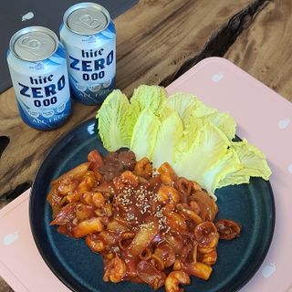 화끈한녀석들 새오똥400g 새우,오징어,똥집 볶음요리 소스,밀떡, 참기름 포함 — 5점을 준 리뷰어가 2022년 11월 올린 사용 사진