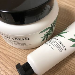 버텍스넘버원 버텍스 넘버원 햄프씨드오일 핸드밤, 바디크림 — 3점을 준 리뷰어가 2022년 3월 올린 사용 사진
