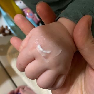 알레바 내츄럴 데일리 수딩 모이스처라이저럴 아기 로션 — 5점을 준 리뷰어가 2021년 2월 올린 사용 사진