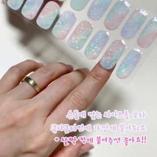데싱디바 글레이즈 젤네일 포일 이펙트 네일_4종 중 택 1 — 5점을 준 리뷰어가 2021년 9월 올린 사용 사진