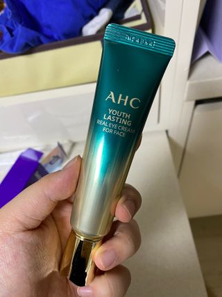 [NEW 탄력유턴 아이크림] AHC 유스 래스팅 리얼 아이크림 포 페이스 — 5점을 준 리뷰어가 2021년 2월 올린 사용 사진